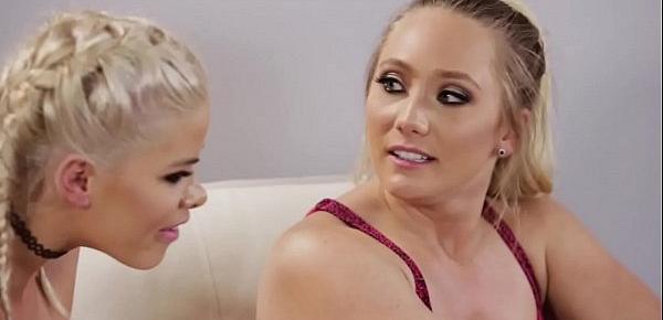 I&039;m spying on my hot workout partner!  AJ Applegate and Jessa Rhodes